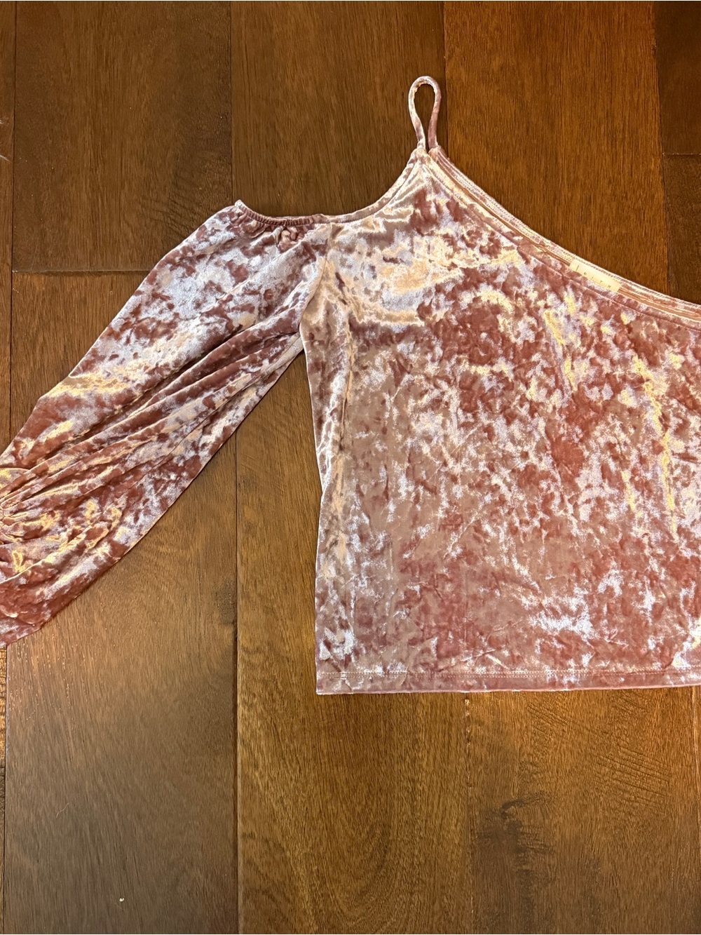 Leith Velvet top has one strap. - Picture 4 of 4
